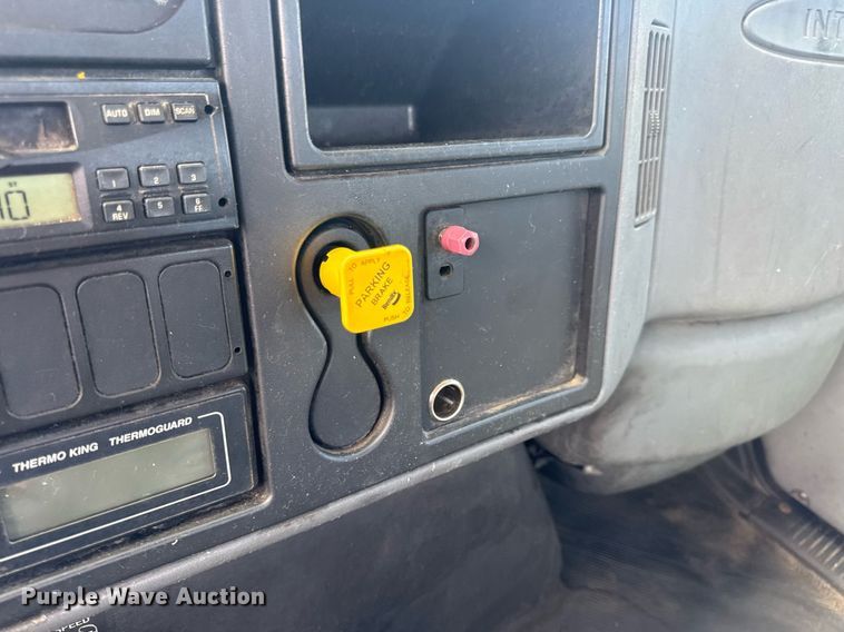 image for item DV4238 2007 International 4400 truck cab and chassis