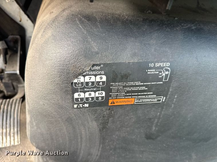 image for item DV4238 2007 International 4400 truck cab and chassis