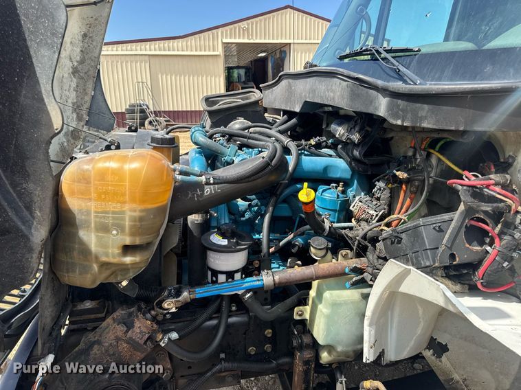 image for item DV4238 2007 International 4400 truck cab and chassis