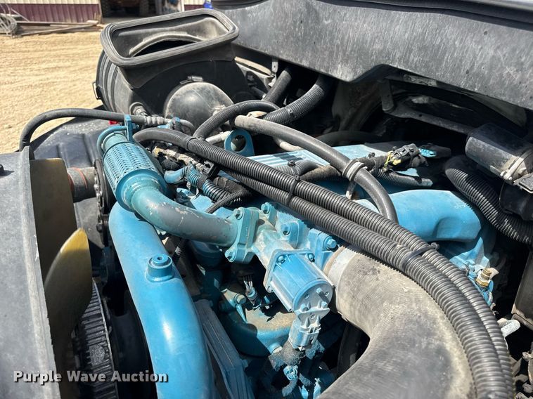 image for item DV4238 2007 International 4400 truck cab and chassis