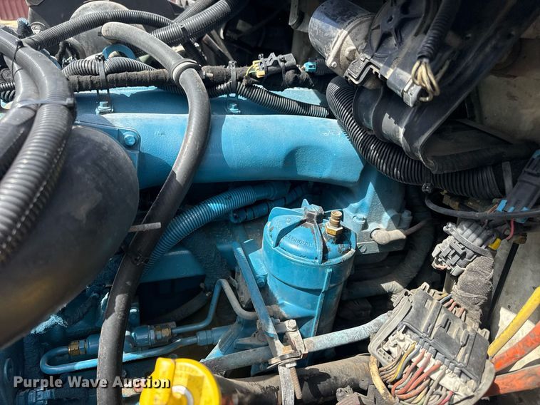 image for item DV4238 2007 International 4400 truck cab and chassis