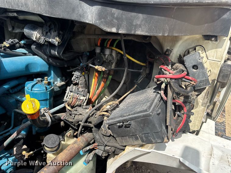 image for item DV4238 2007 International 4400 truck cab and chassis