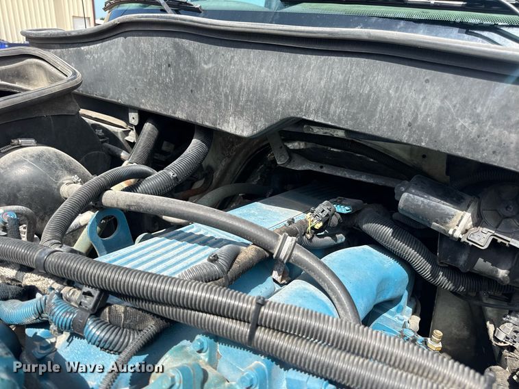 image for item DV4238 2007 International 4400 truck cab and chassis