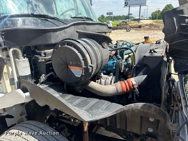 image for item DV4238 2007 International 4400 truck cab and chassis