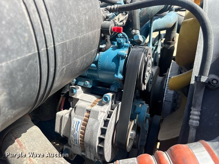 image for item DV4238 2007 International 4400 truck cab and chassis