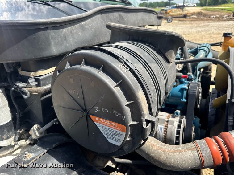 image for item DV4238 2007 International 4400 truck cab and chassis