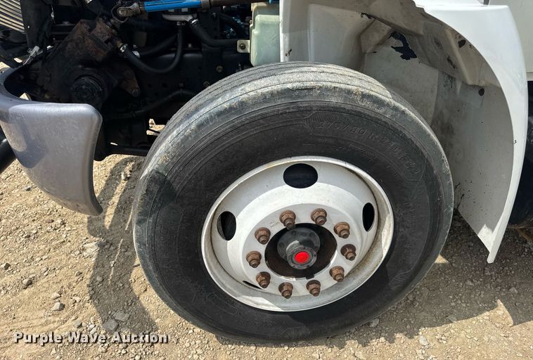 image for item DV4238 2007 International 4400 truck cab and chassis