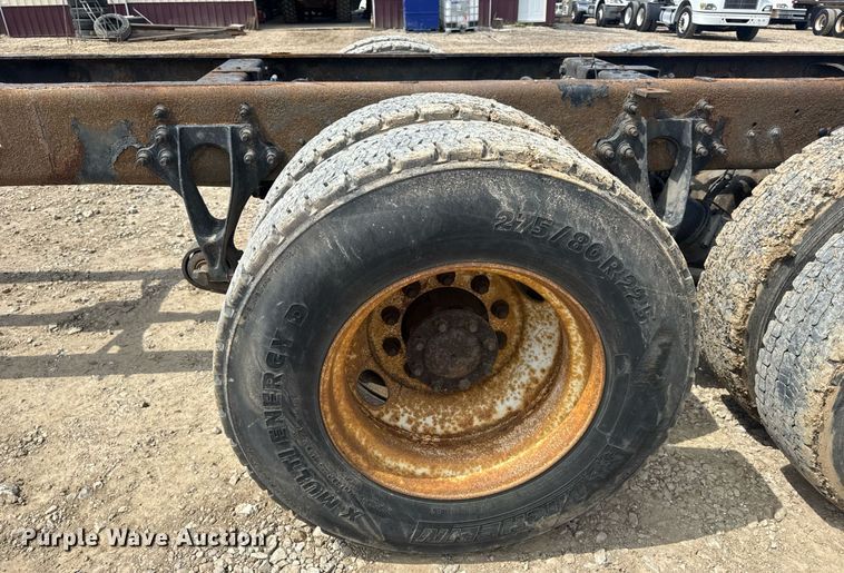 image for item DV4238 2007 International 4400 truck cab and chassis