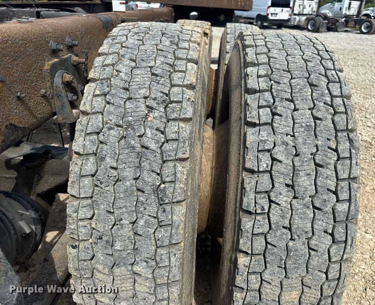 image for item DV4238 2007 International 4400 truck cab and chassis