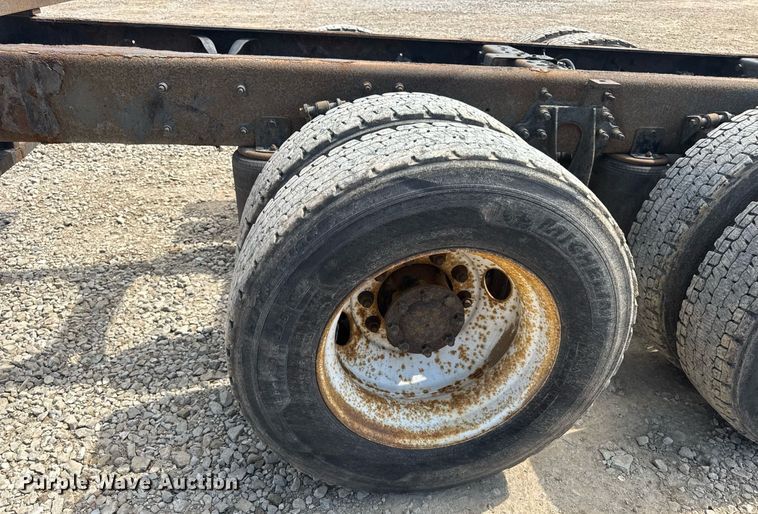 image for item DV4238 2007 International 4400 truck cab and chassis