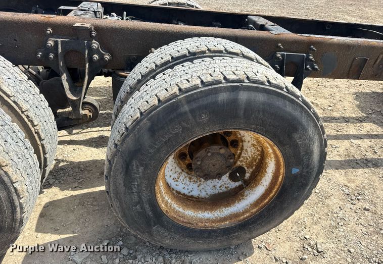 image for item DV4238 2007 International 4400 truck cab and chassis