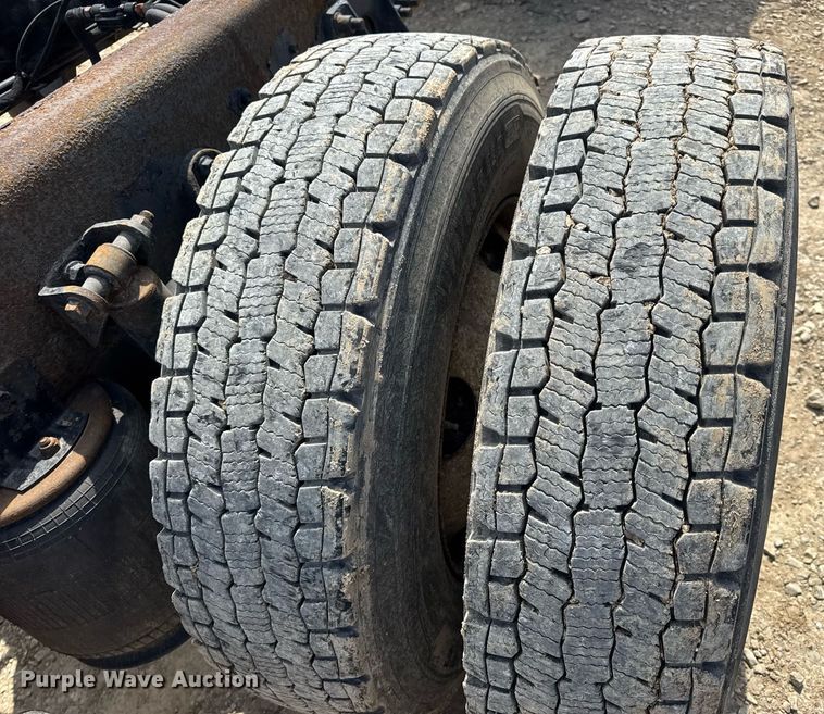 image for item DV4238 2007 International 4400 truck cab and chassis