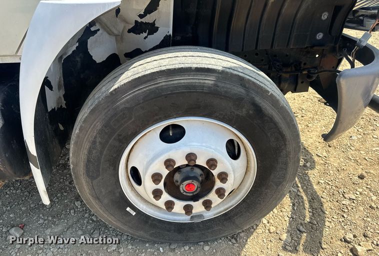 image for item DV4238 2007 International 4400 truck cab and chassis