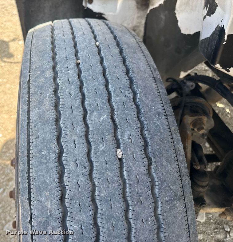 image for item DV4238 2007 International 4400 truck cab and chassis