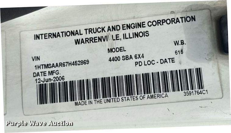 image for item DV4238 2007 International 4400 truck cab and chassis