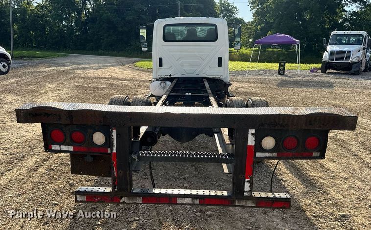 image for item DV4239 2007 International DuraStar 4300 truck cab and chassis