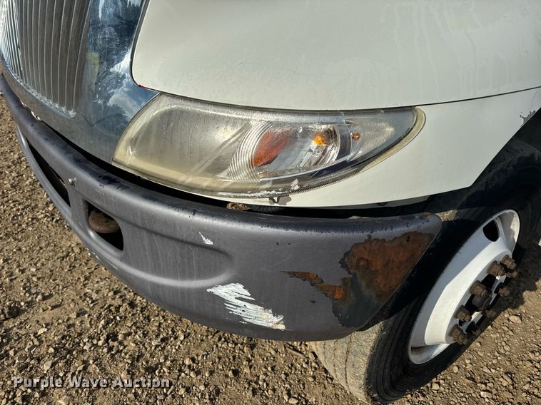 image for item DV4239 2007 International DuraStar 4300 truck cab and chassis