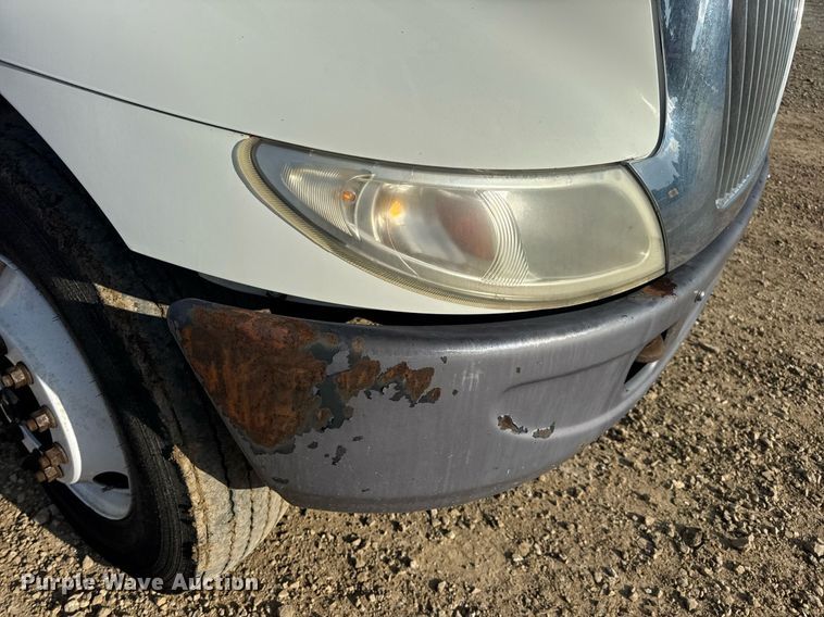 image for item DV4239 2007 International DuraStar 4300 truck cab and chassis