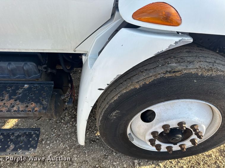 image for item DV4239 2007 International DuraStar 4300 truck cab and chassis