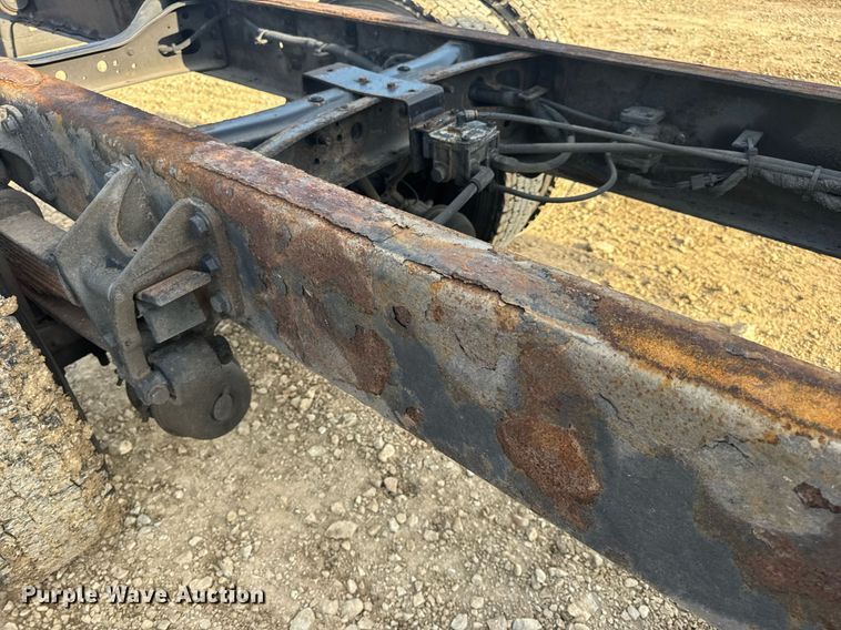 image for item DV4239 2007 International DuraStar 4300 truck cab and chassis