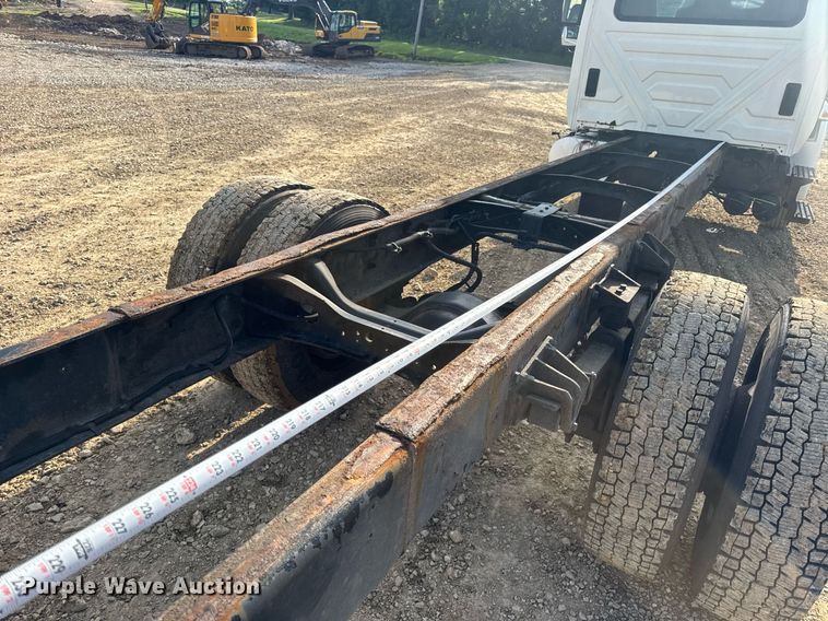 image for item DV4239 2007 International DuraStar 4300 truck cab and chassis