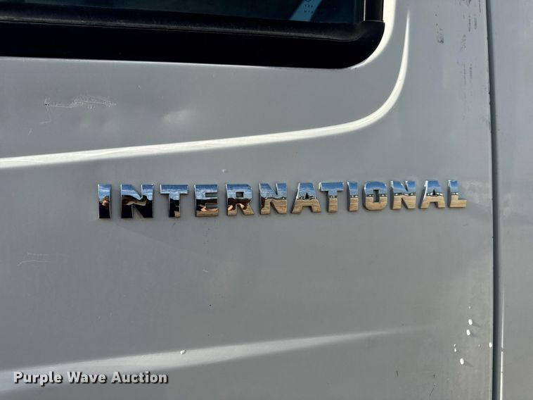 image for item DV4239 2007 International DuraStar 4300 truck cab and chassis