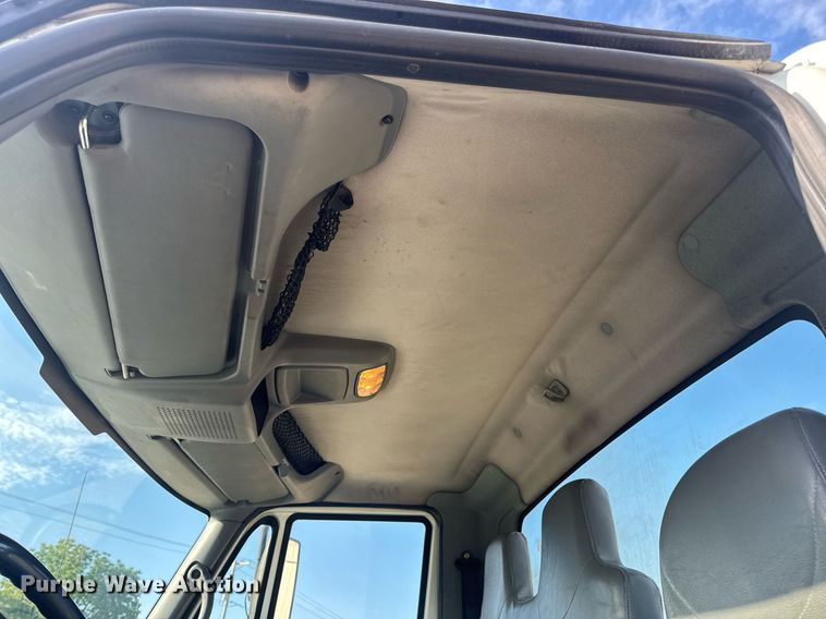 image for item DV4239 2007 International DuraStar 4300 truck cab and chassis