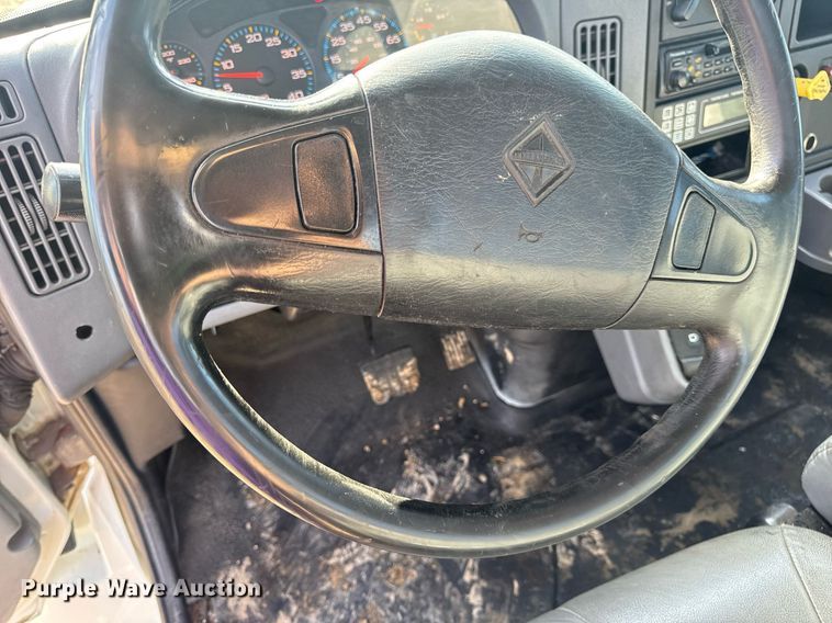 image for item DV4239 2007 International DuraStar 4300 truck cab and chassis