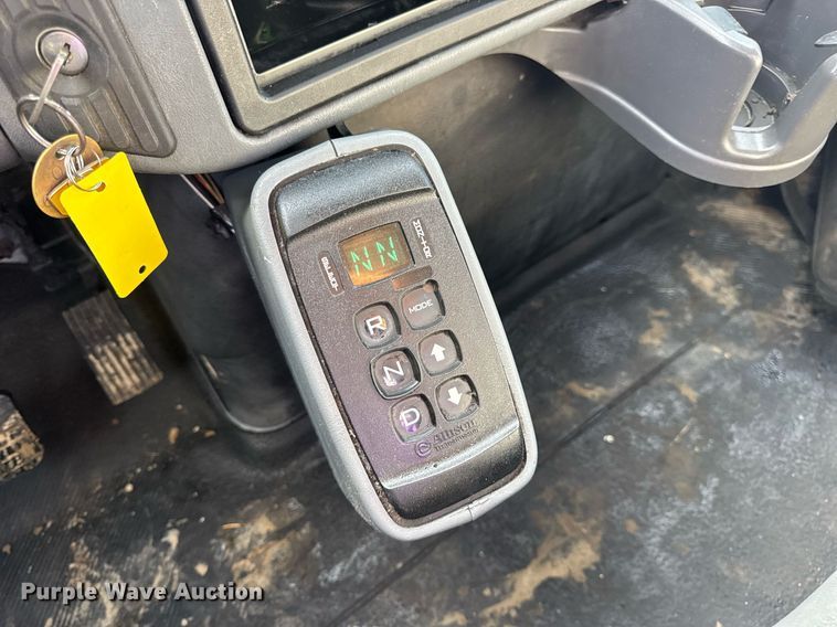 image for item DV4239 2007 International DuraStar 4300 truck cab and chassis