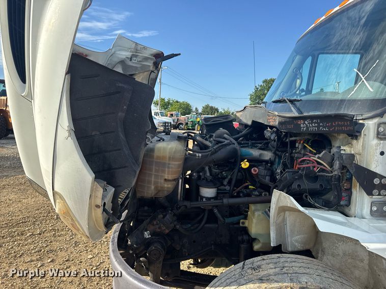 image for item DV4239 2007 International DuraStar 4300 truck cab and chassis