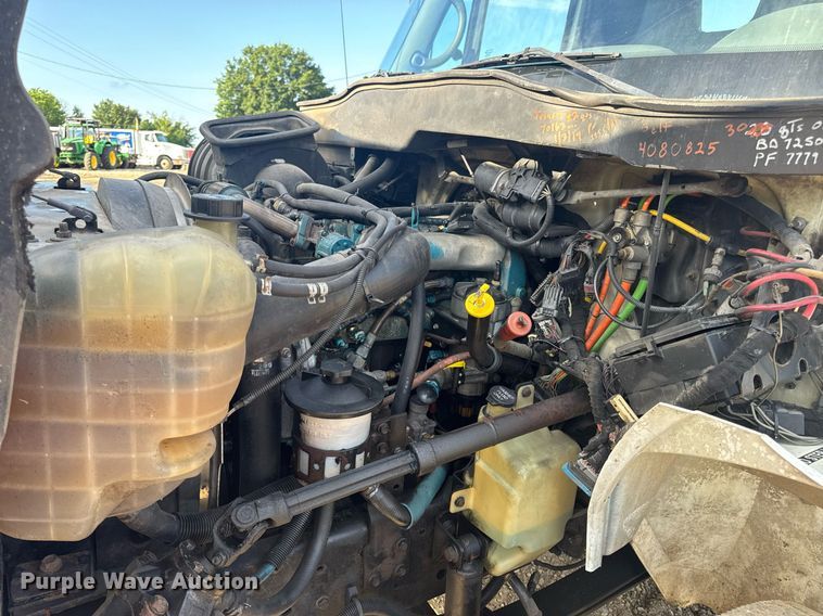 image for item DV4239 2007 International DuraStar 4300 truck cab and chassis