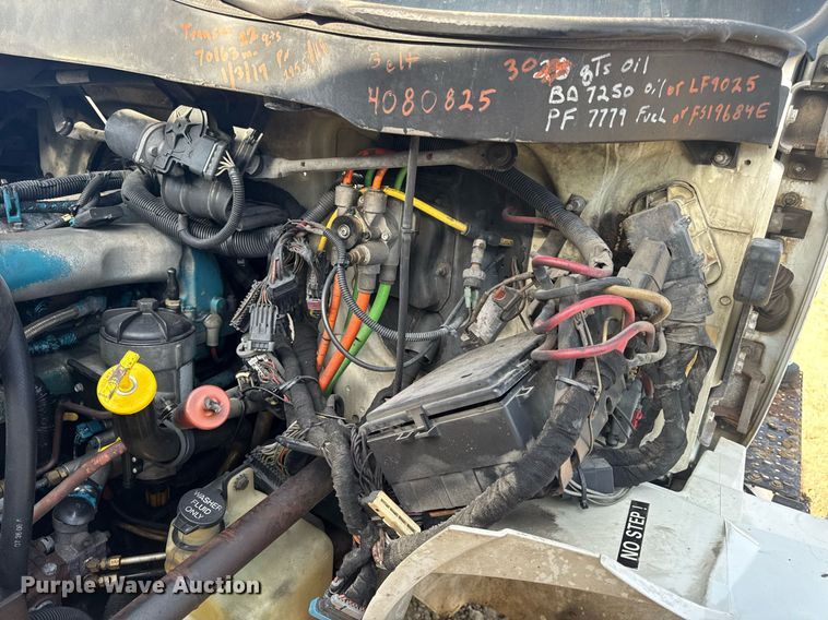 image for item DV4239 2007 International DuraStar 4300 truck cab and chassis