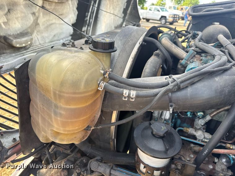 image for item DV4239 2007 International DuraStar 4300 truck cab and chassis