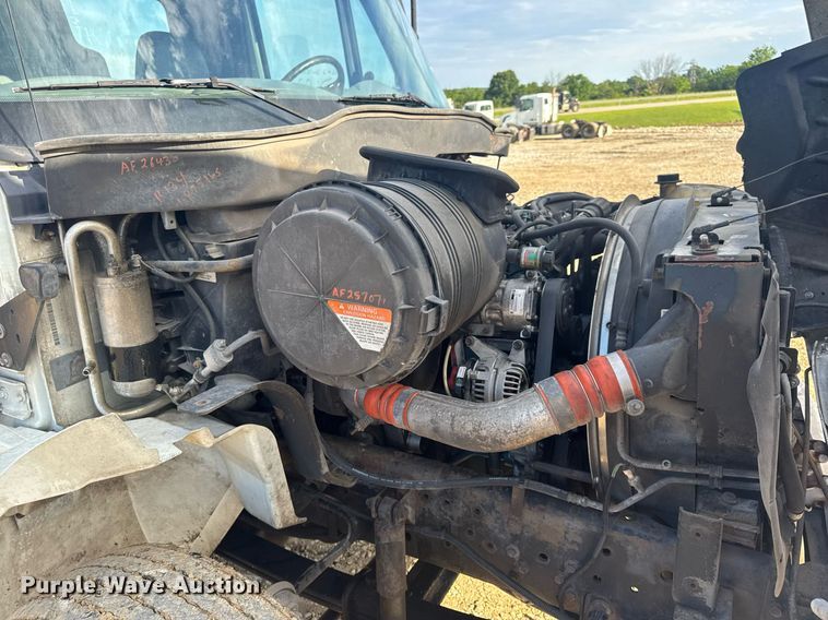 image for item DV4239 2007 International DuraStar 4300 truck cab and chassis