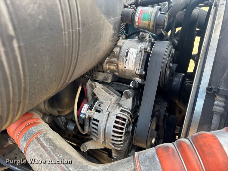 image for item DV4239 2007 International DuraStar 4300 truck cab and chassis