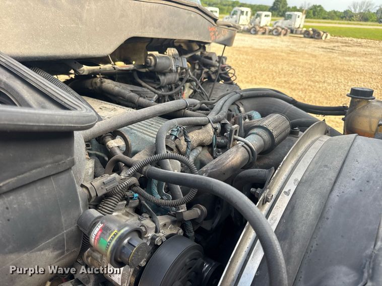 image for item DV4239 2007 International DuraStar 4300 truck cab and chassis