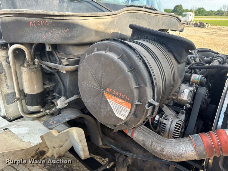 image for item DV4239 2007 International DuraStar 4300 truck cab and chassis