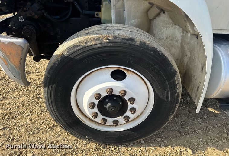 image for item DV4239 2007 International DuraStar 4300 truck cab and chassis