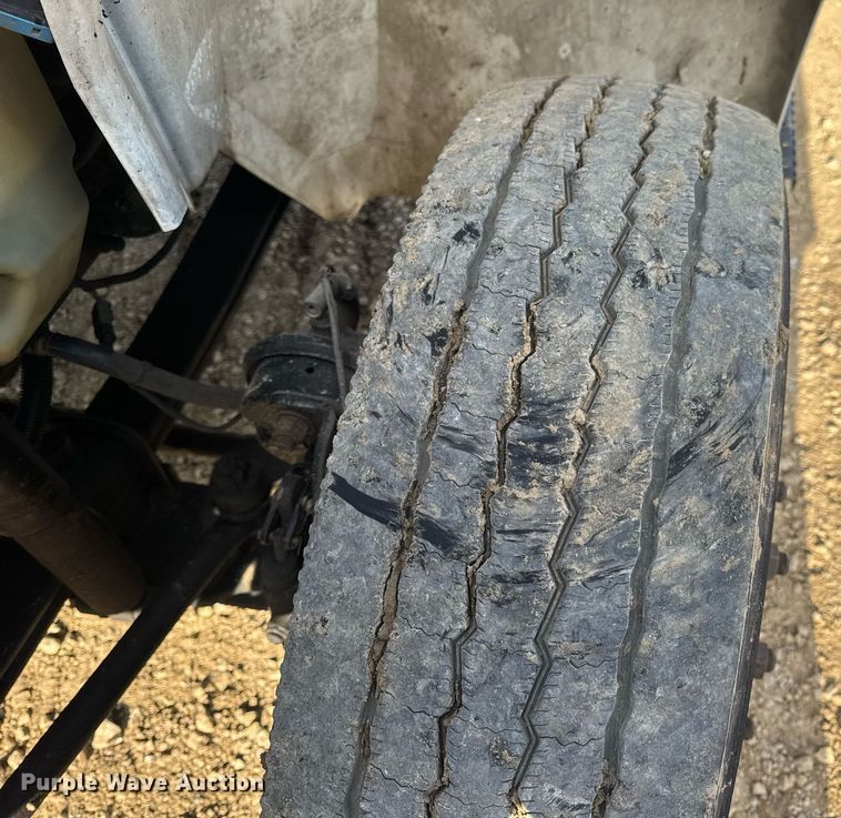 image for item DV4239 2007 International DuraStar 4300 truck cab and chassis