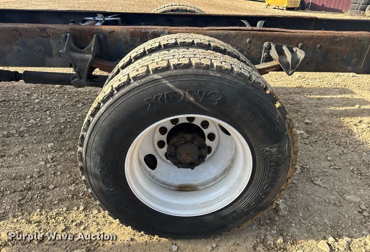 image for item DV4239 2007 International DuraStar 4300 truck cab and chassis