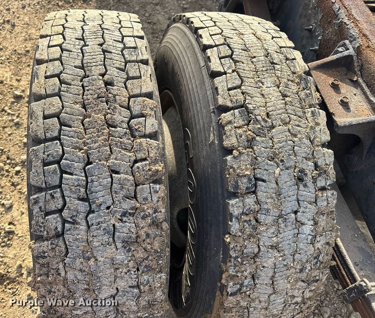 image for item DV4239 2007 International DuraStar 4300 truck cab and chassis