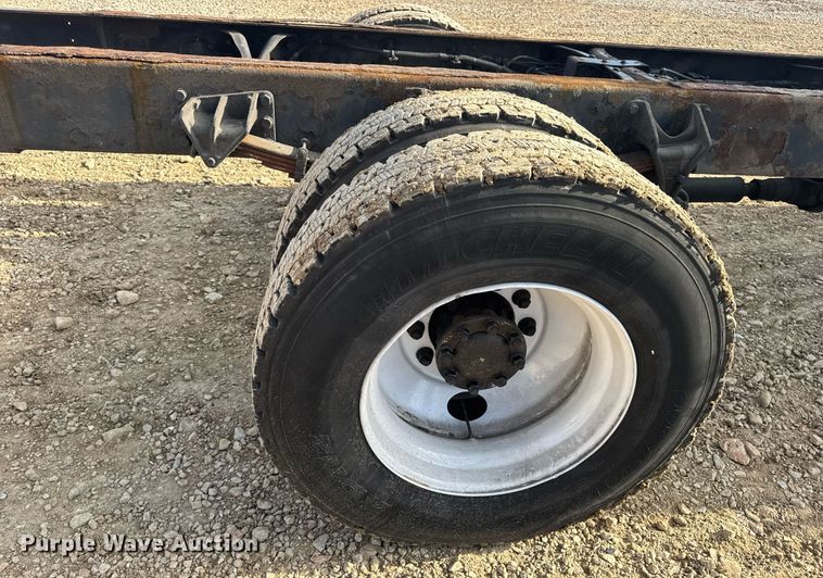 image for item DV4239 2007 International DuraStar 4300 truck cab and chassis