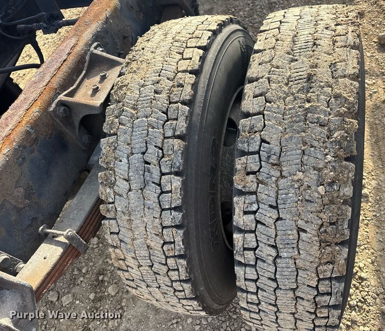 image for item DV4239 2007 International DuraStar 4300 truck cab and chassis