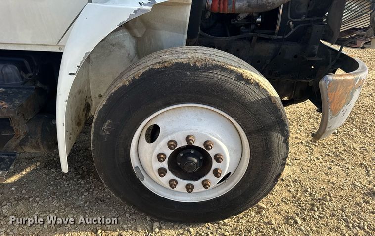 image for item DV4239 2007 International DuraStar 4300 truck cab and chassis