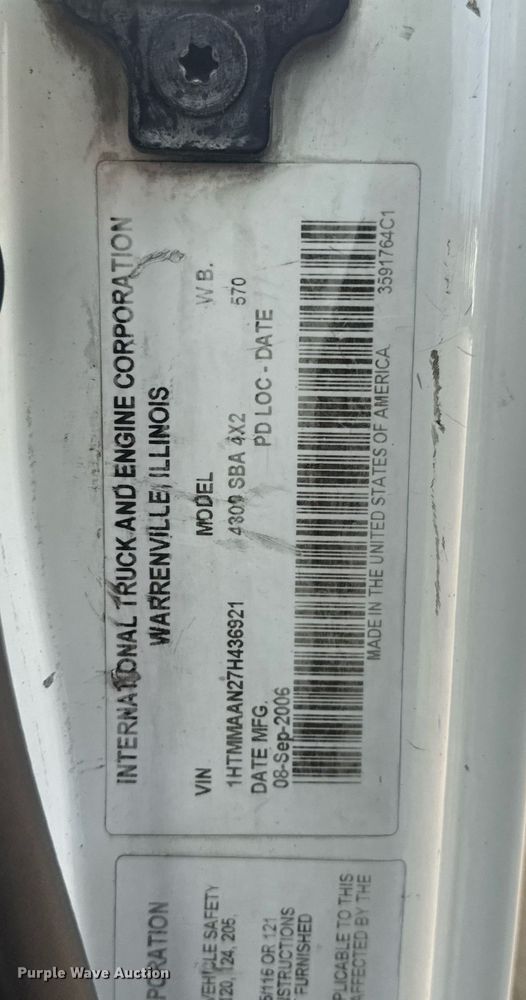 image for item DV4239 2007 International DuraStar 4300 truck cab and chassis