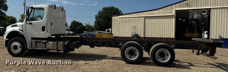 image for item DV4240 2013 Freightliner Business Class M2 106 truck cab and chassis