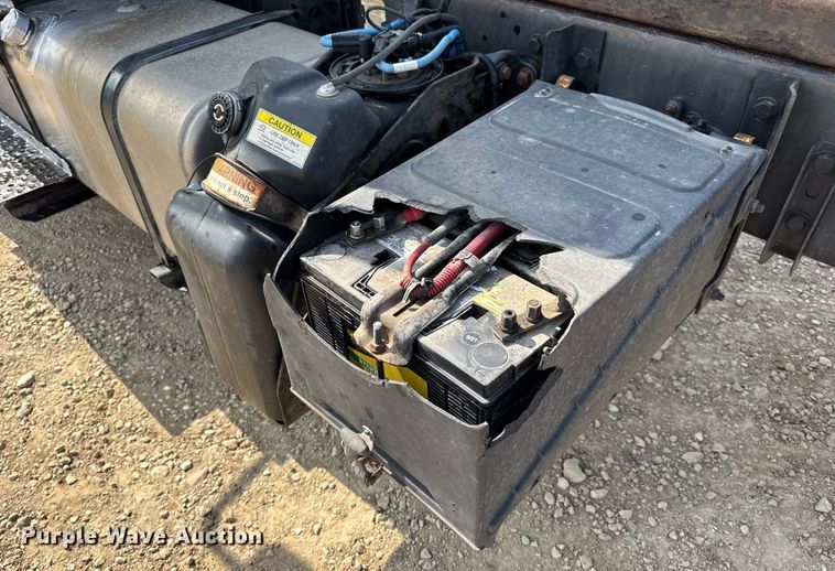 image for item DV4240 2013 Freightliner Business Class M2 106 truck cab and chassis