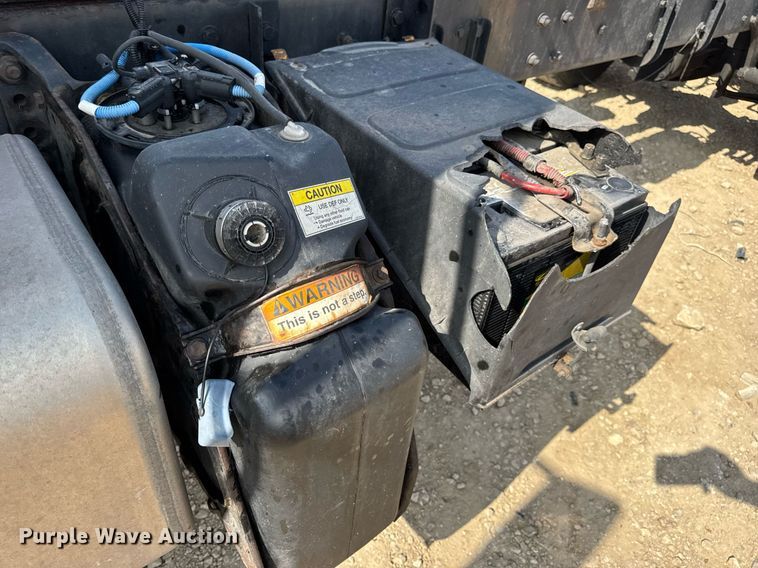 image for item DV4240 2013 Freightliner Business Class M2 106 truck cab and chassis