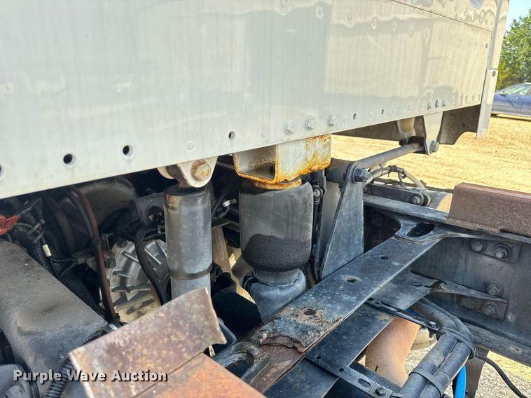 image for item DV4240 2013 Freightliner Business Class M2 106 truck cab and chassis