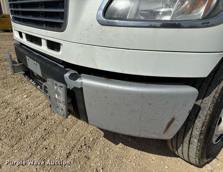 image for item DV4240 2013 Freightliner Business Class M2 106 truck cab and chassis